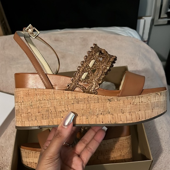 Jessica Simpson platform sandals 10 - Picture 3 of 3